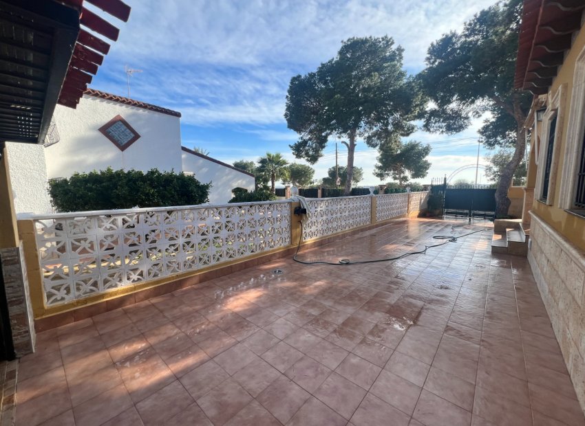 Resale - Villa - Orihuela Costa - Punta Prima