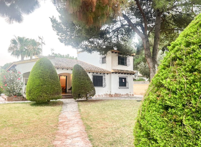 Resale - Villa - Orihuela Costa - Punta Prima