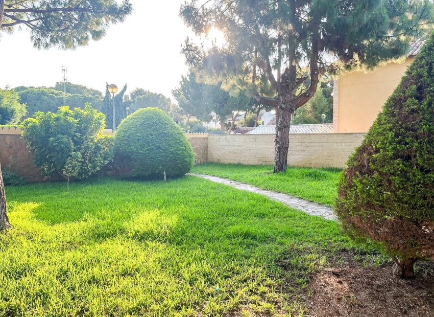 Resale - Villa - Orihuela Costa - Punta Prima