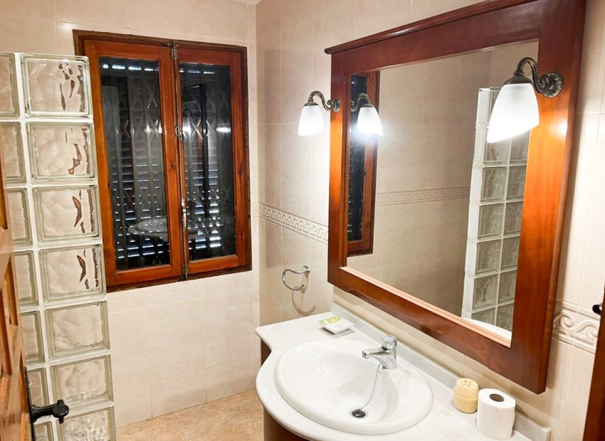 Resale - Villa - Orihuela Costa - Punta Prima