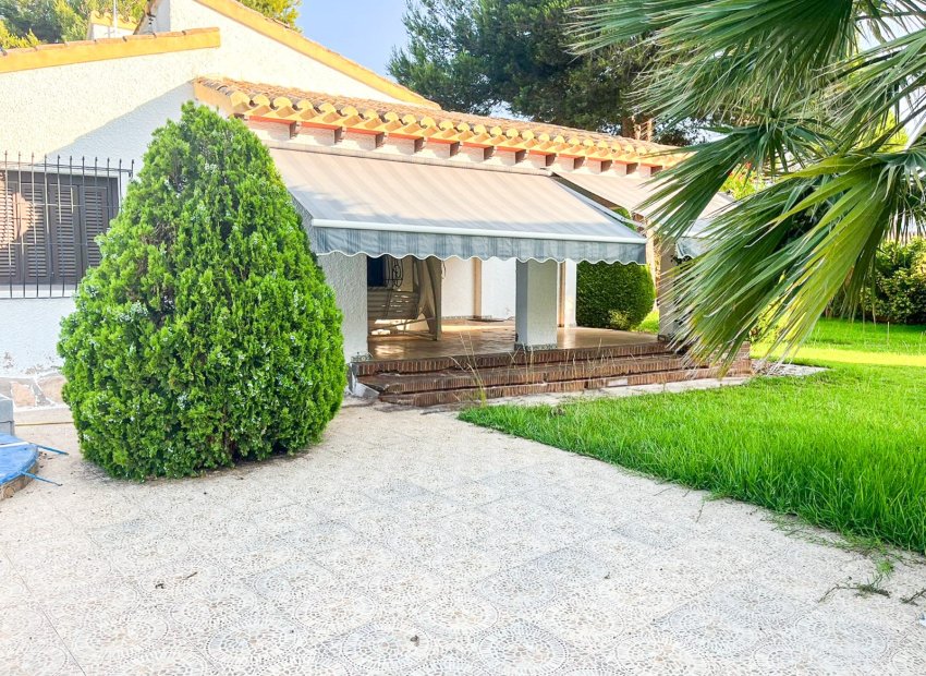 Resale - Villa - Orihuela Costa - Punta Prima