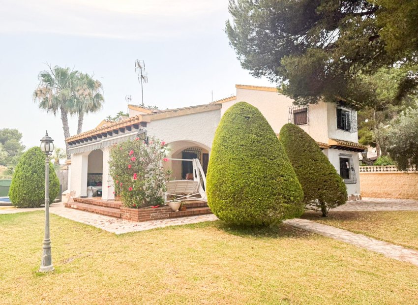 Resale - Villa - Orihuela Costa - Punta Prima