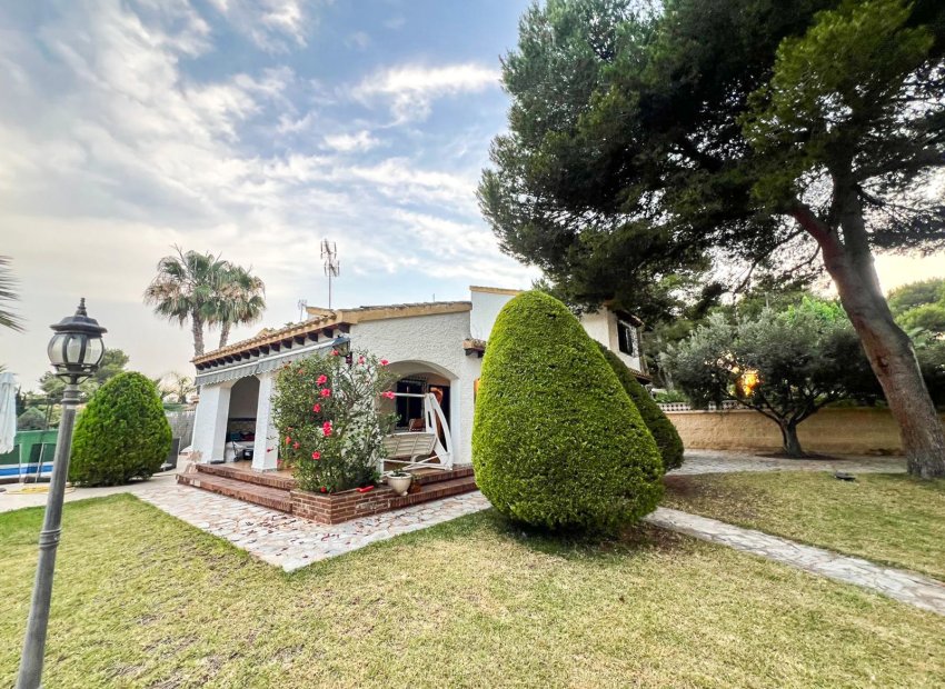 Resale - Villa - Orihuela Costa - Punta Prima