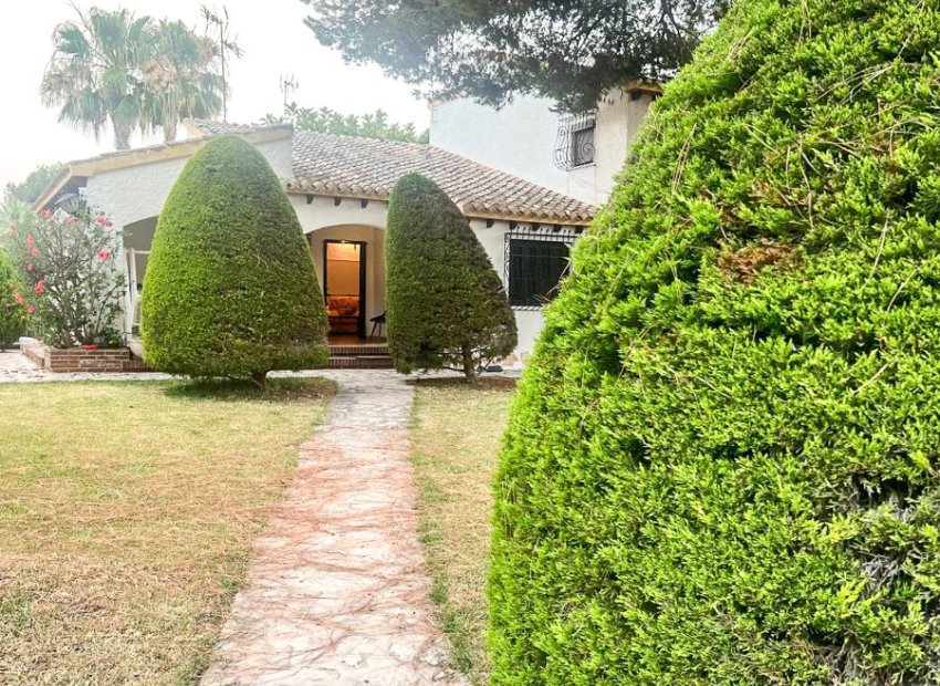 Resale - Villa - Orihuela Costa - Punta Prima