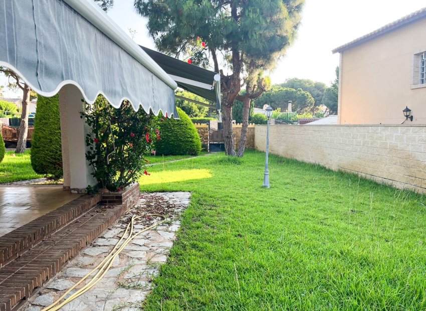 Resale - Villa - Orihuela Costa - Punta Prima