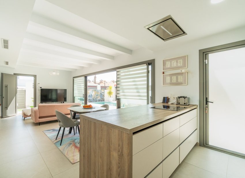 Resale - Villa - Orihuela Costa - Villamartin Golf
