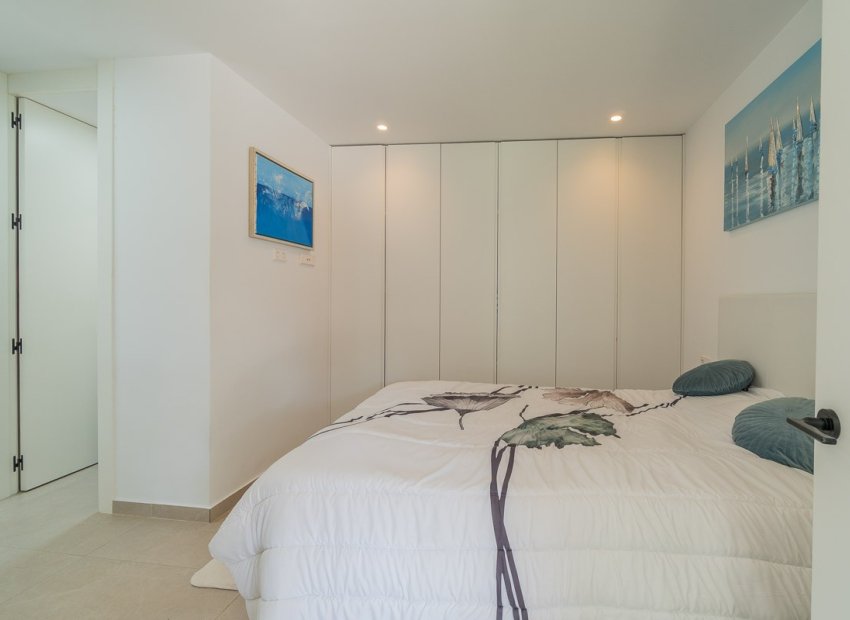 Resale - Villa - Orihuela Costa - Villamartin Golf