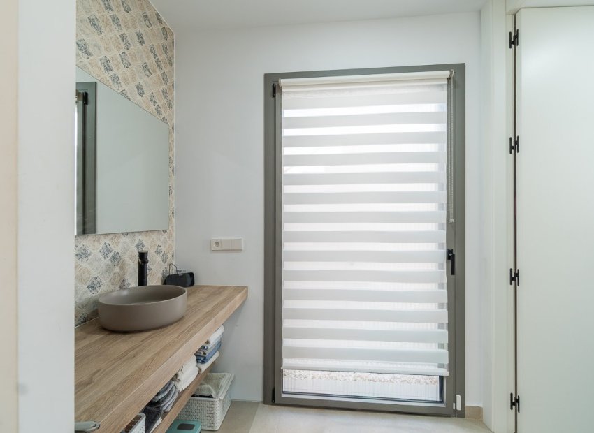 Resale - Villa - Orihuela Costa - Villamartin Golf