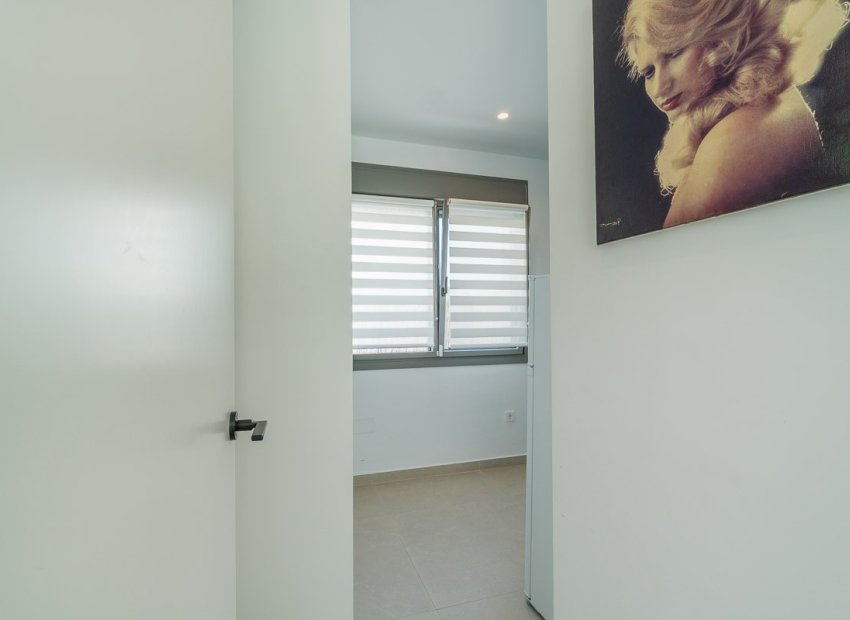 Resale - Villa - Orihuela Costa - Villamartin Golf