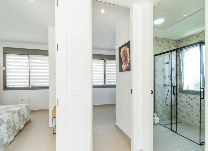 Resale - Villa - Orihuela Costa - Villamartin Golf