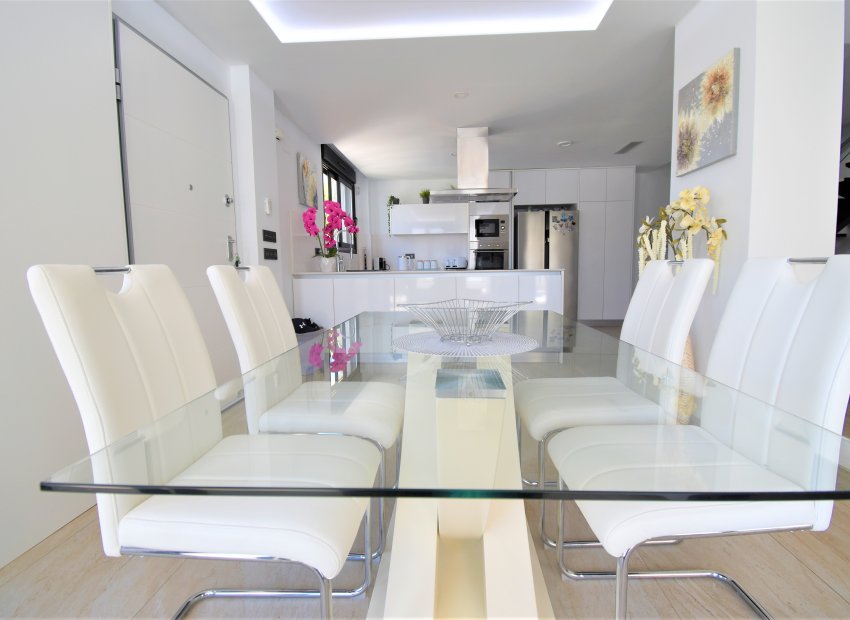 Resale - Villa - Orihuela Costa - Villamartín