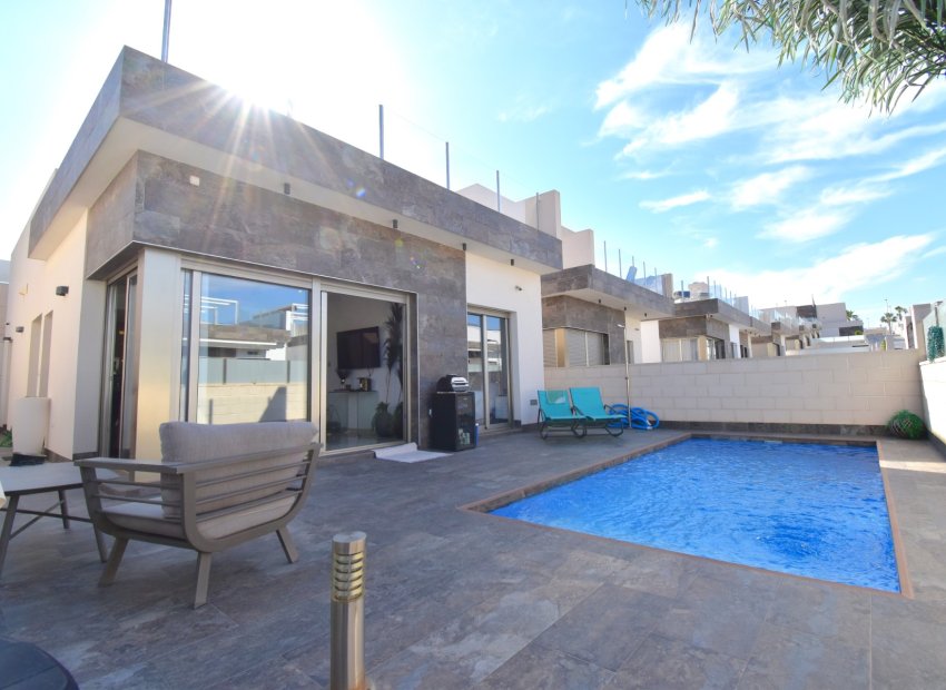 Resale - Villa - Orihuela Costa - Villamartín