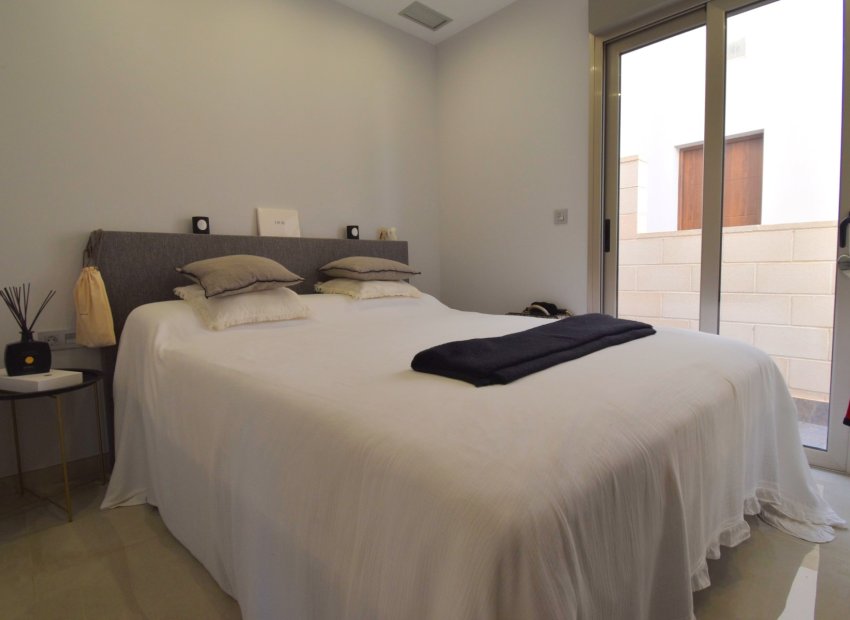 Resale - Villa - Orihuela Costa - Villamartín