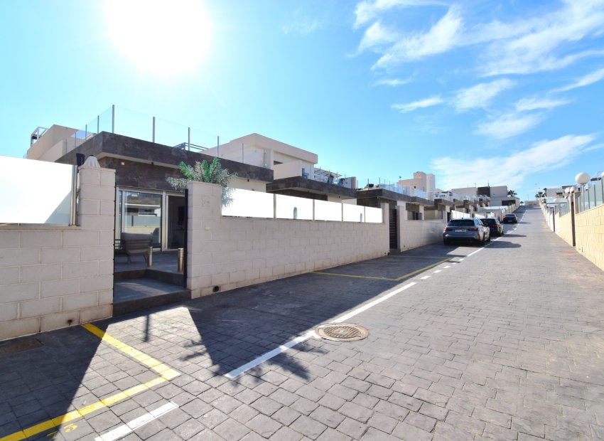 Resale - Villa - Orihuela Costa - Villamartín