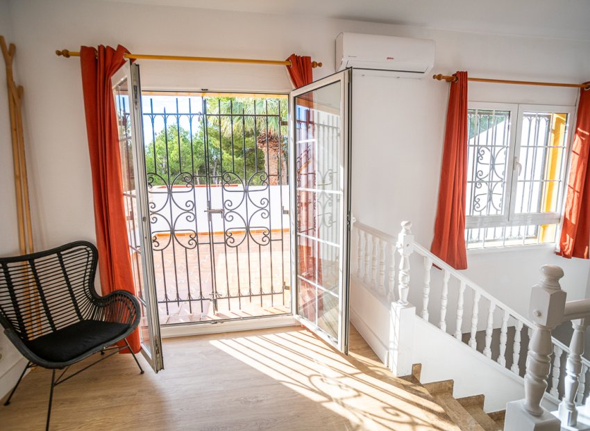 Resale - Villa - Orihuela Costa - Villamartín