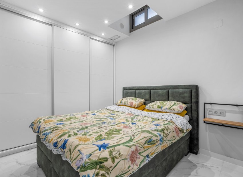 Resale - Villa - Orihuela Costa - Villamartín