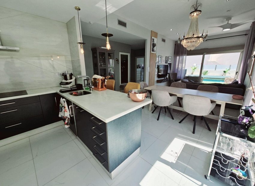 Resale - Villa - Orihuela Costa - Villamartín