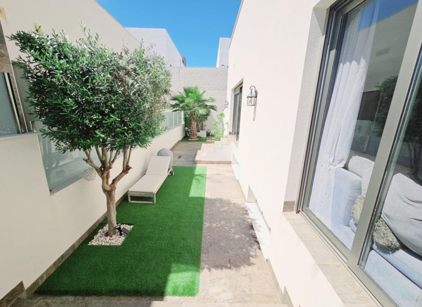 Resale - Villa - Orihuela Costa - Villamartín