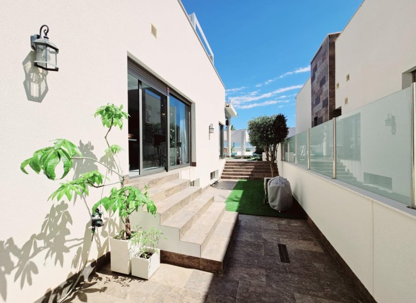 Resale - Villa - Orihuela Costa - Villamartín