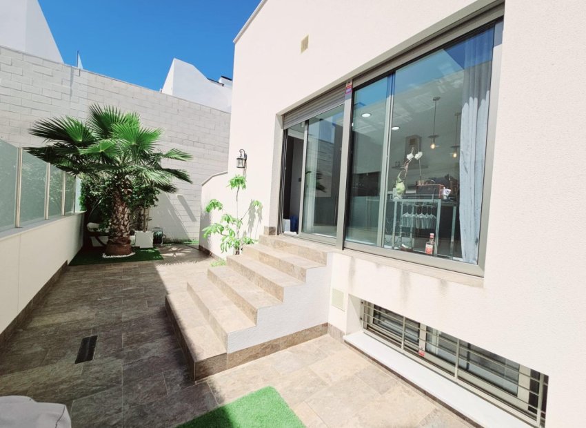 Resale - Villa - Orihuela Costa - Villamartín