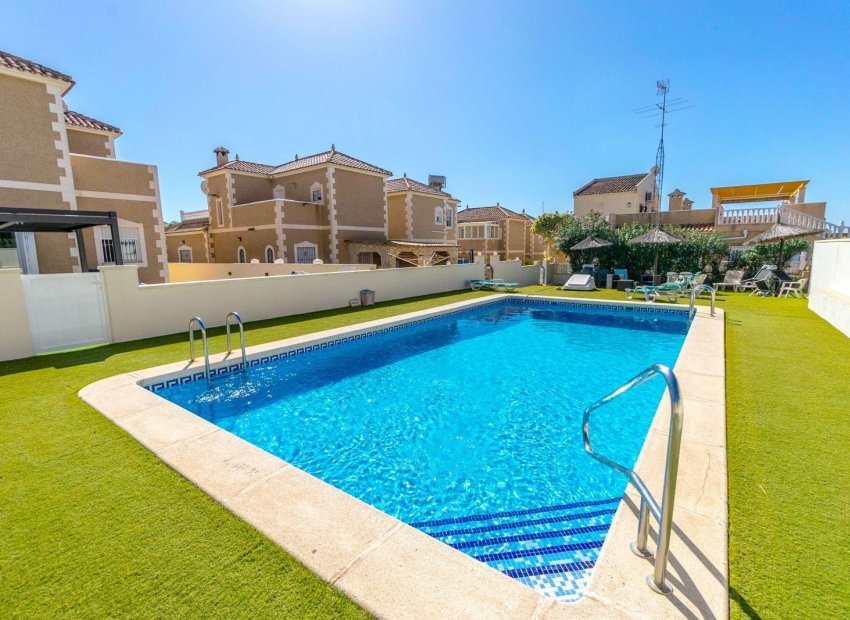 Resale - Villa - Orihuela Costa - Villamartín