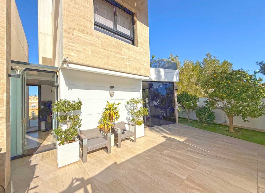 Resale - Villa - Orihuela Costa - Villamartín