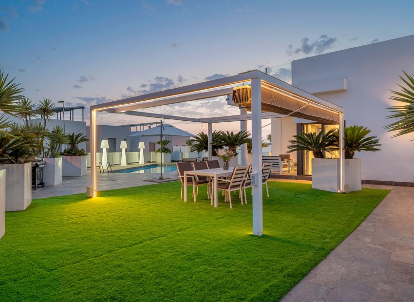 Resale - Villa - Orihuela Costa - Villamartín