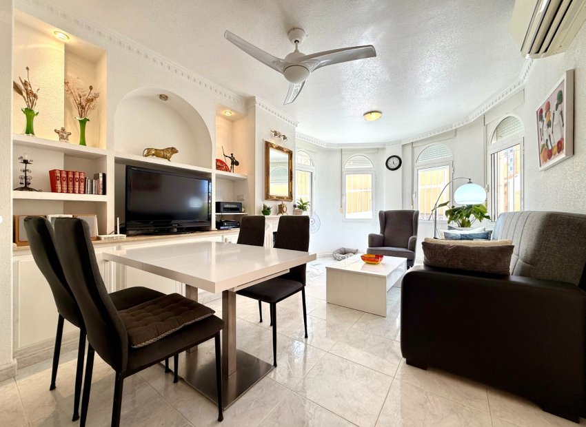 Resale - Villa - Orihuela Costa - Villamartín