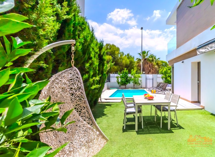 Resale - Villa - Orihuela Costa - Villamartín