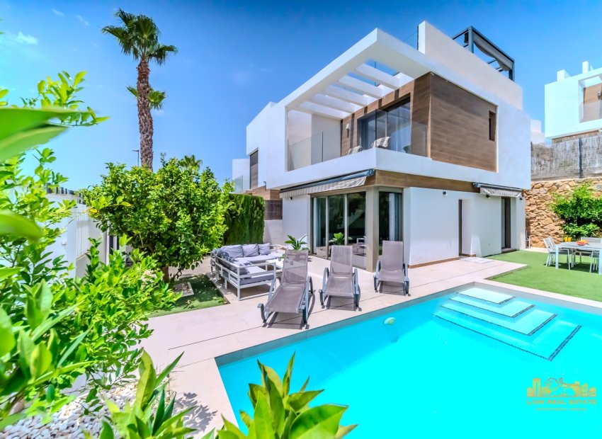 Resale - Villa - Orihuela Costa - Villamartín