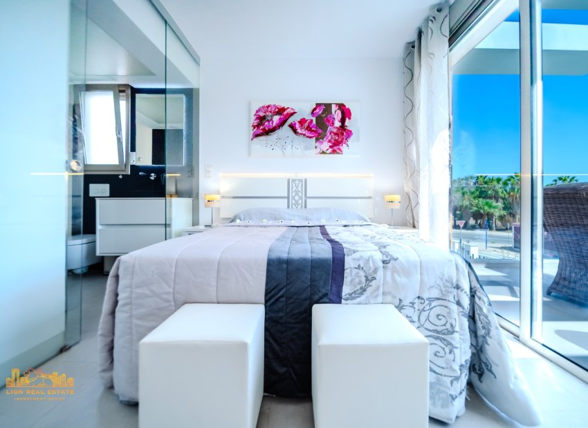 Resale - Villa - Orihuela Costa - Villamartín