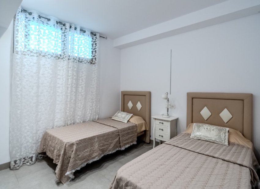 Resale - Villa - Orihuela Costa - Villamartín