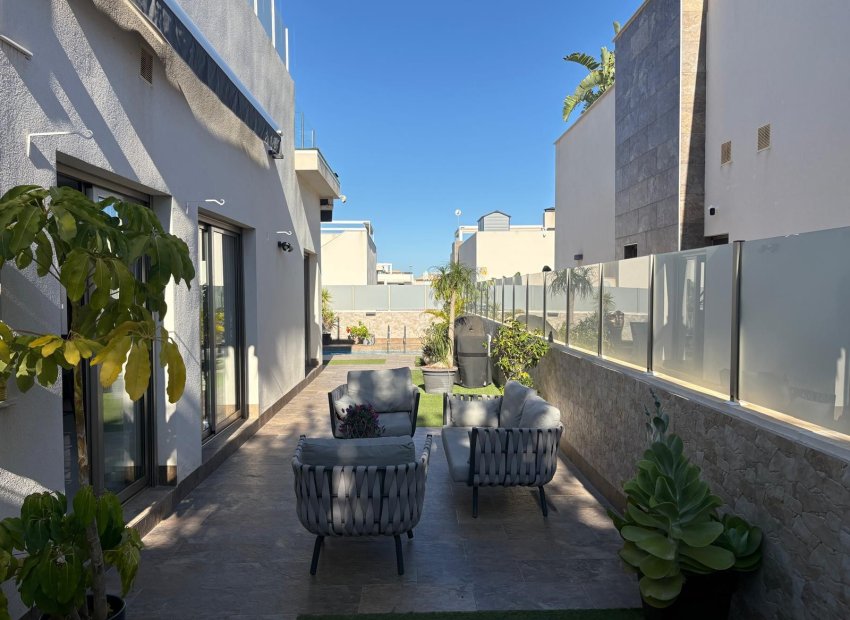 Resale - Villa - Orihuela Costa - Villamartín