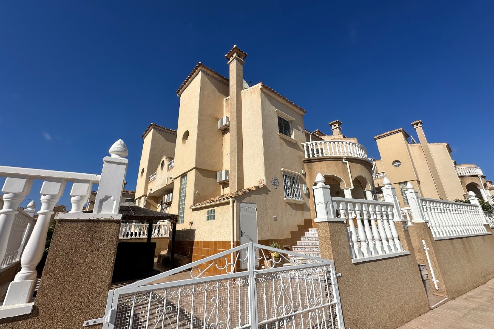 Resale - Villa - Orihuela Costa - Villamartín