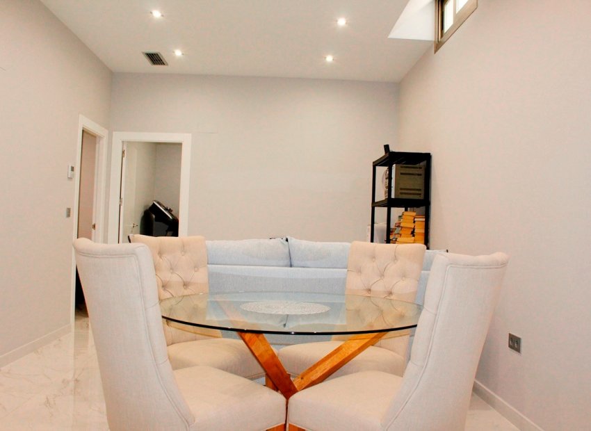 Resale - Villa - Orihuela Costa - Villamartín