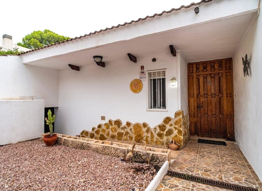 Resale - Villa - Orihuela Costa - Villamartín