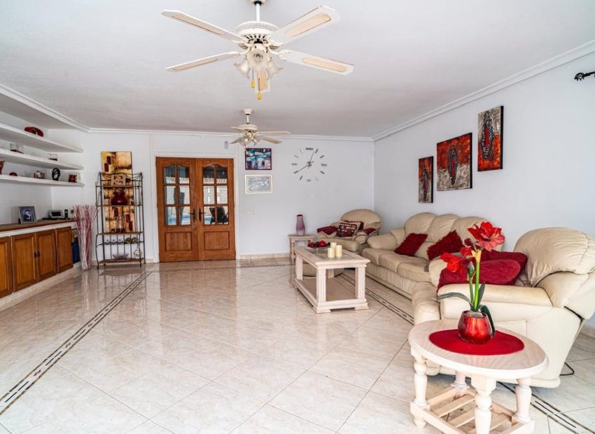 Resale - Villa - Orihuela Costa - Villamartín