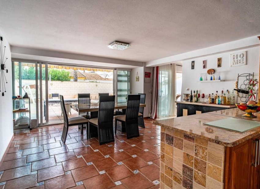 Resale - Villa - Orihuela Costa - Villamartín