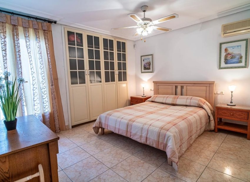 Resale - Villa - Orihuela Costa - Villamartín