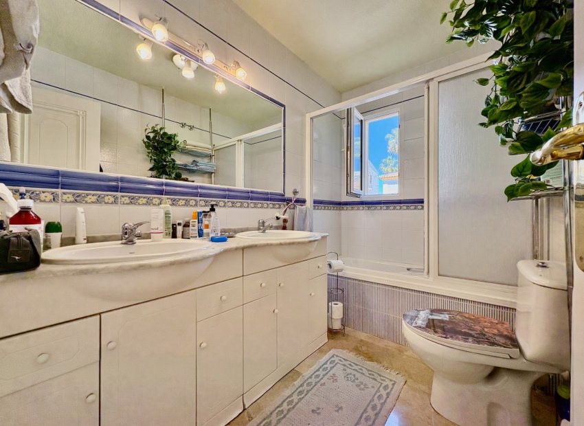 Resale - Villa - Orihuela Costa - Villamartín