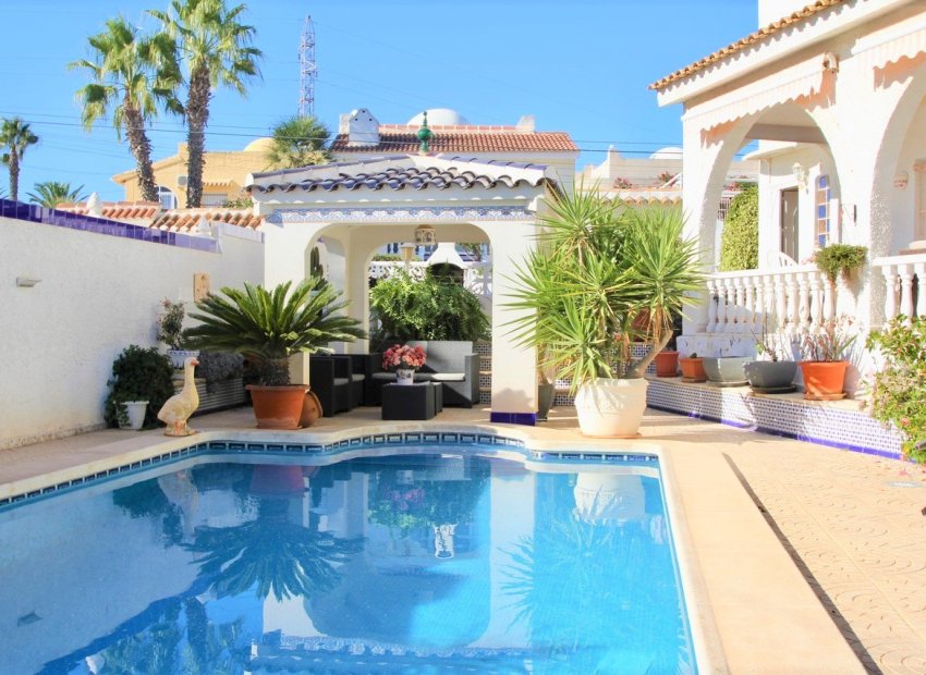 Resale - Villa - Orihuela Costa - Villamartín
