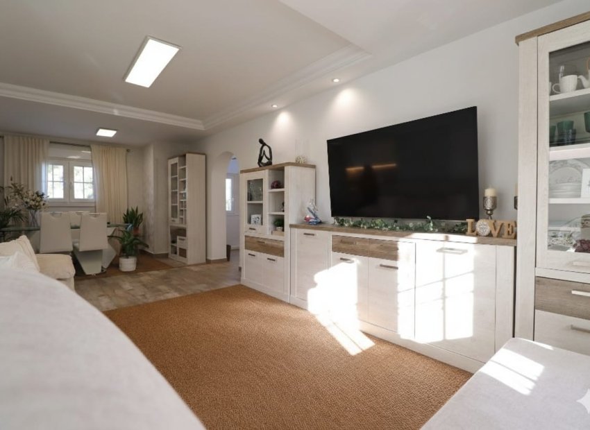 Resale - Villa - Orihuela Costa - Villamartín