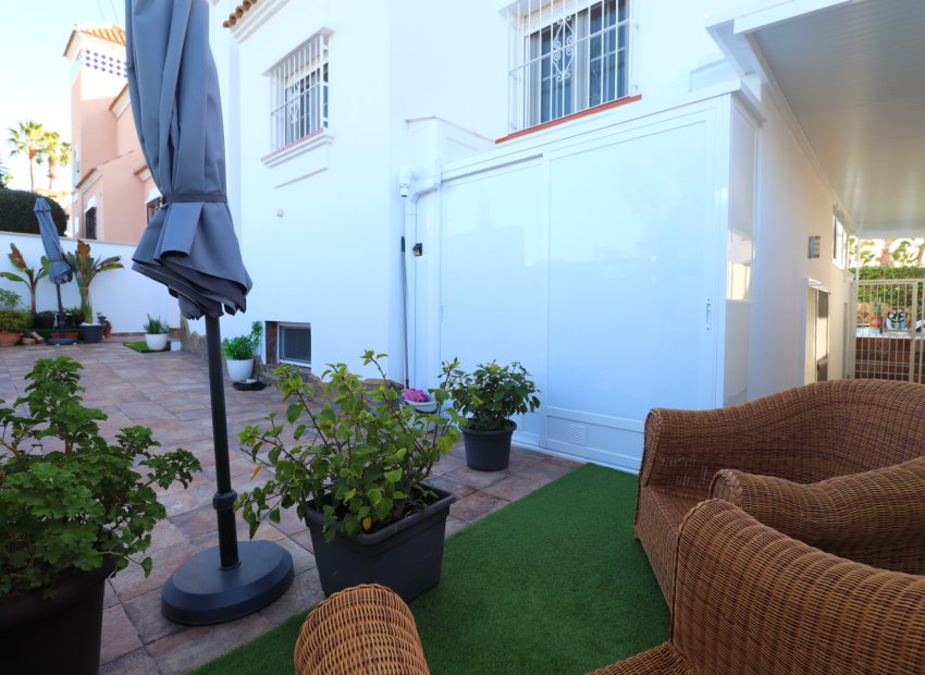 Resale - Villa - Orihuela Costa - Villamartín