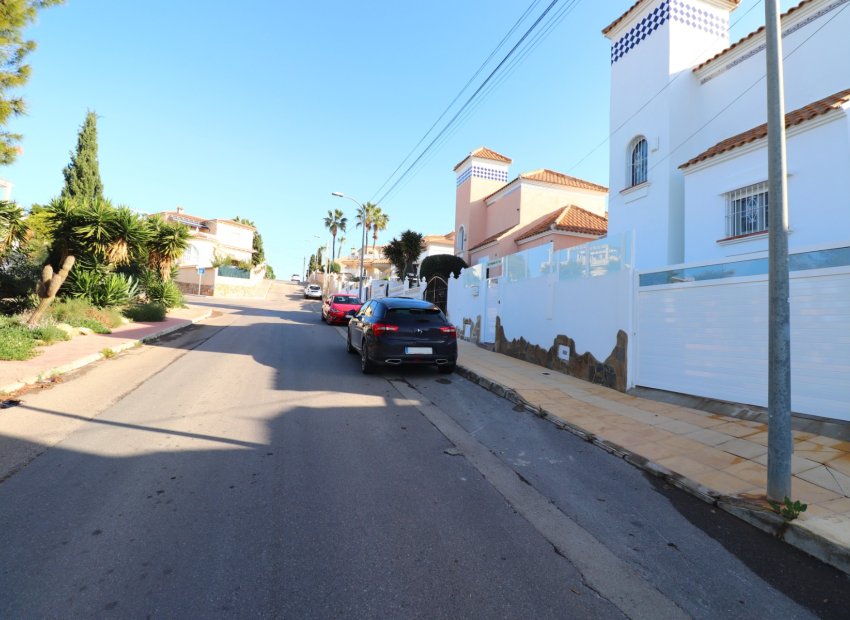 Resale - Villa - Orihuela Costa - Villamartín