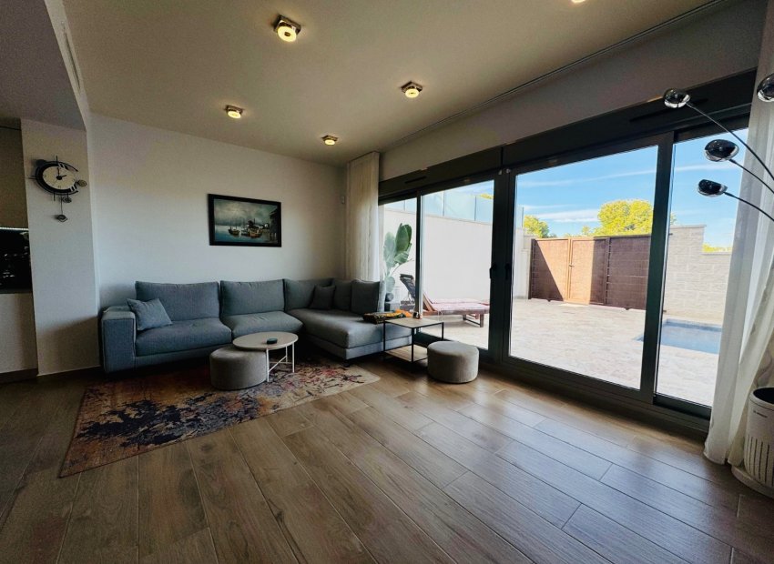 Resale - Villa - Orihuela Costa - Villamartín