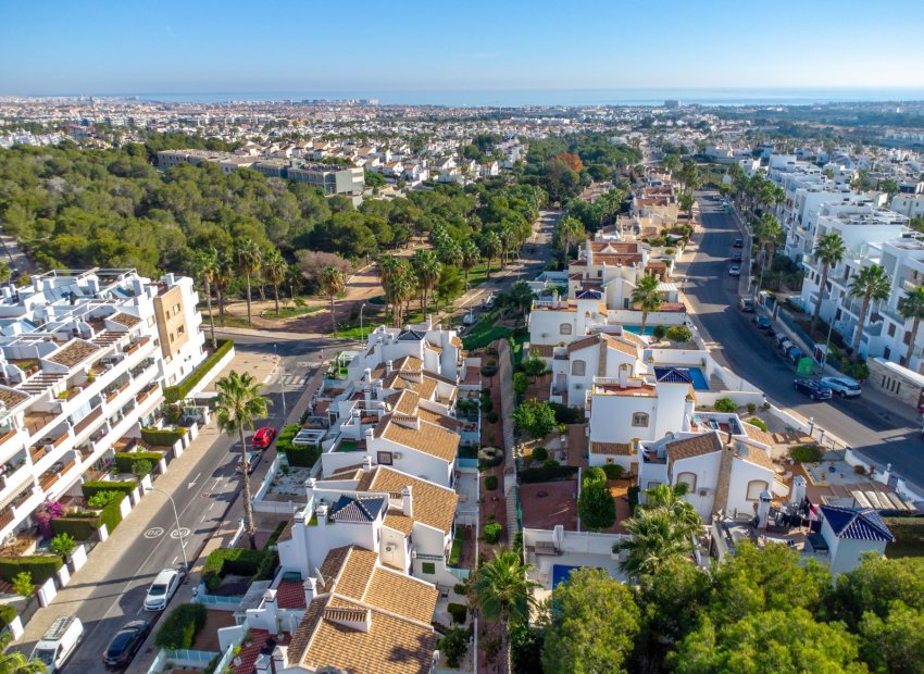 Resale - Villa - Orihuela Costa - Villamartín