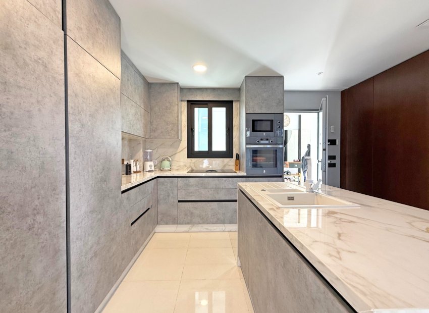 Resale - Villa - Orihuela Costa - Villamartín