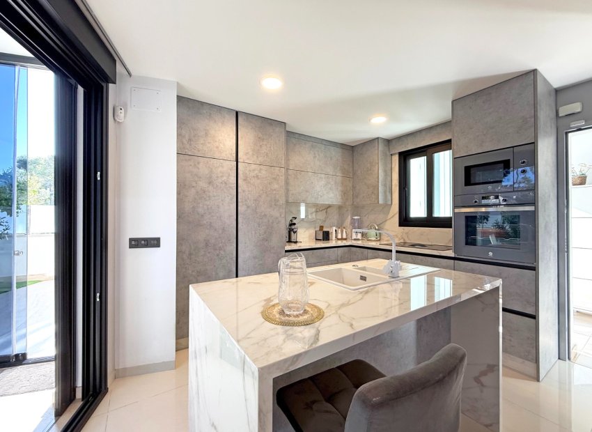 Resale - Villa - Orihuela Costa - Villamartín