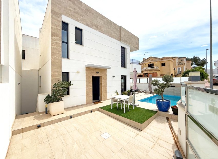 Resale - Villa - Orihuela Costa - Villamartín