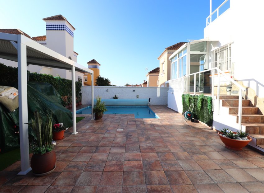 Resale - Villa - Orihuela Costa - Villamartín